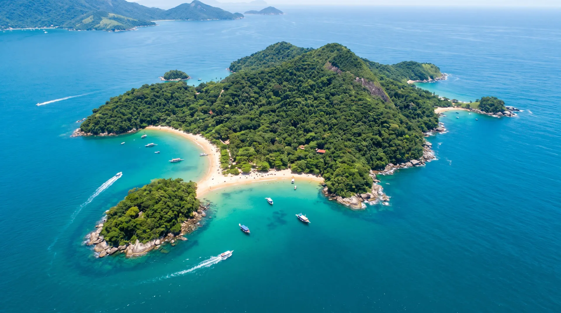 Ilhas e passeios de barco no litoral do Brasil, vistos do alto